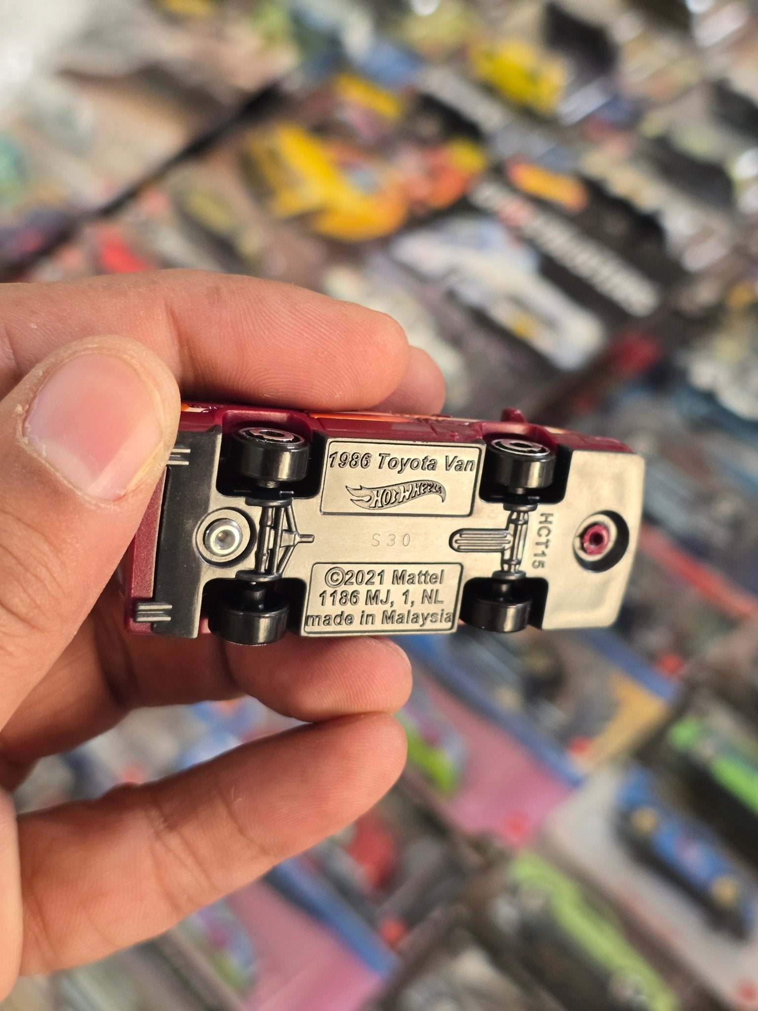 Hot Wheels 1986 Toyota Van - Maroon (Uncarded) - Kinder Logs