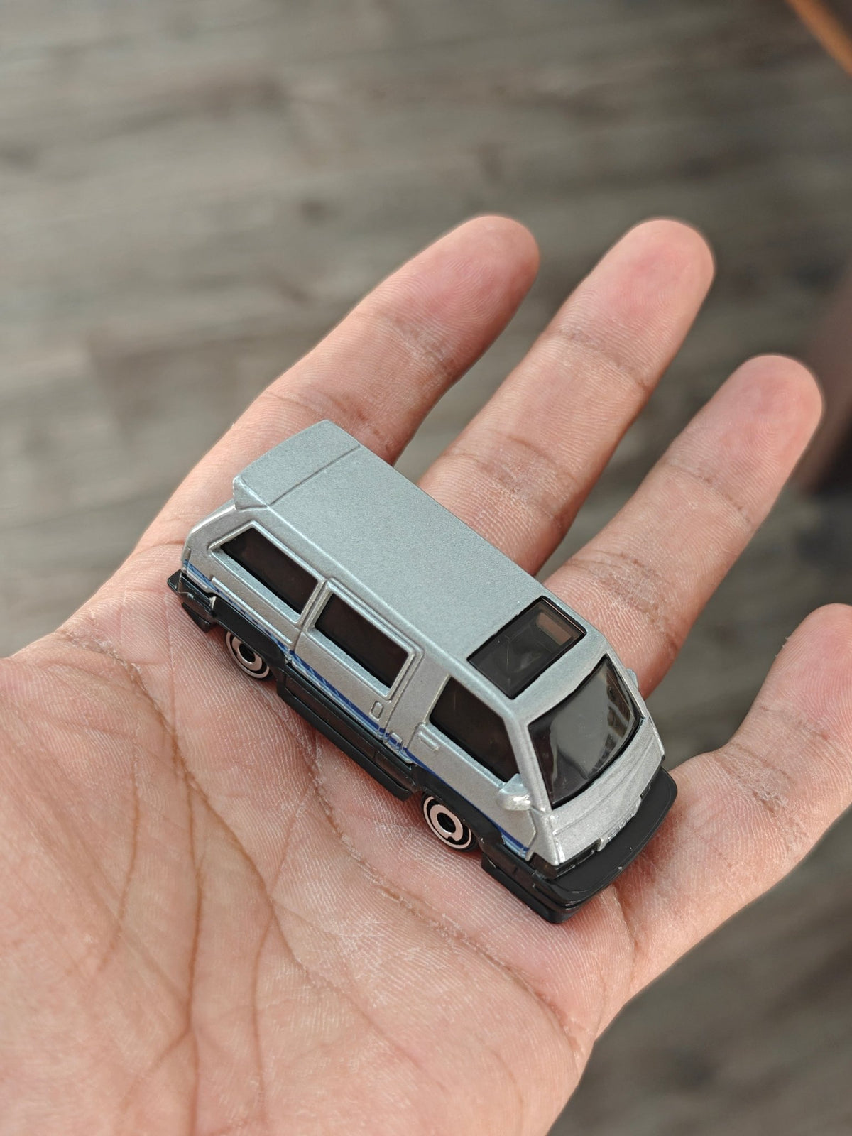 Hot Wheels 1986 Toyota Van - Silver (Uncarded - New) - Kinder Logs