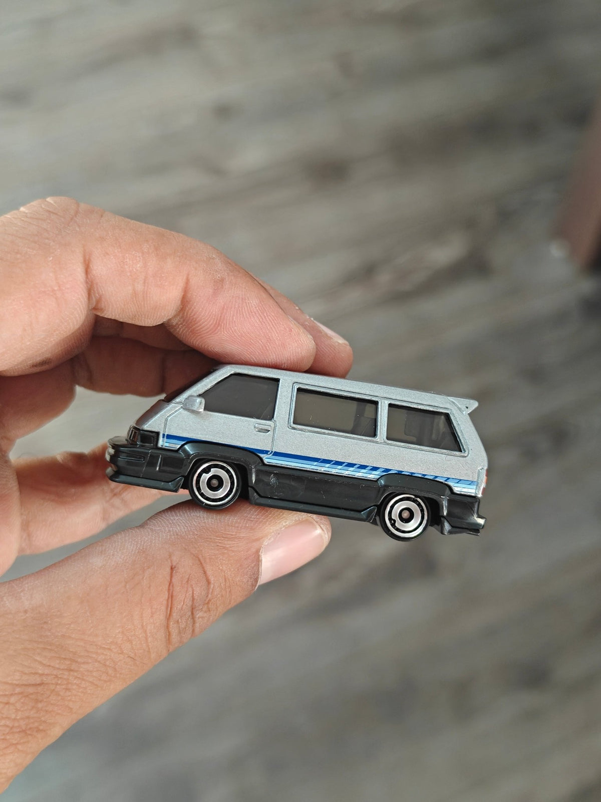 Hot Wheels 1986 Toyota Van - Silver (Uncarded - New) - Kinder Logs