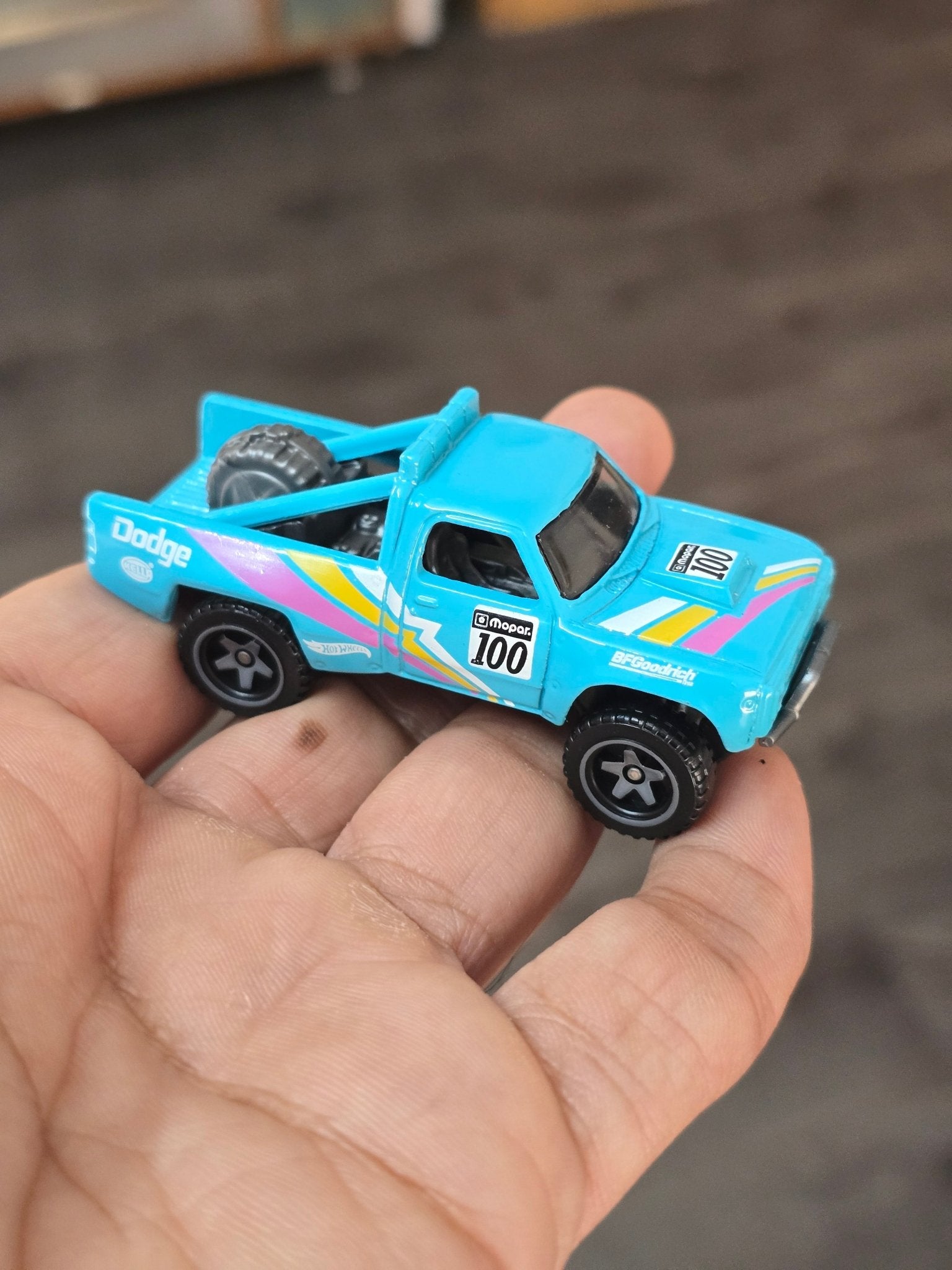 Hot Wheels 1987 Dodge D100 - Turquoise (Uncarded - New) - Kinder Logs