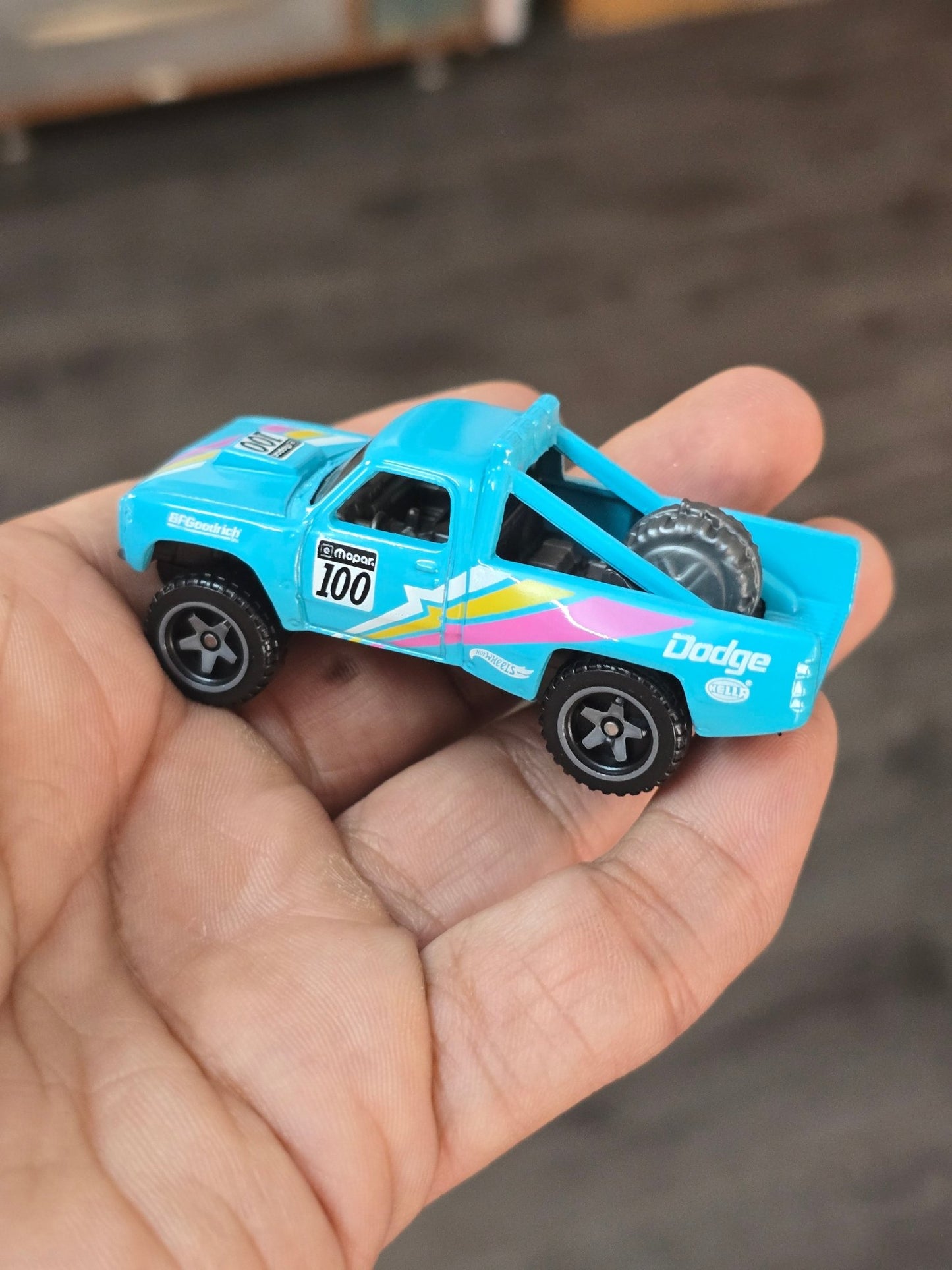 Hot Wheels 1987 Dodge D100 - Turquoise (Uncarded - New) - Kinder Logs