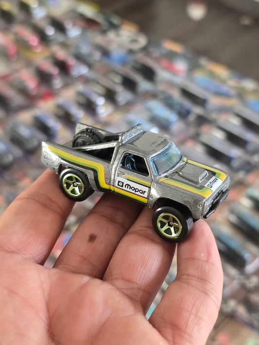 Hot Wheels 1987 Dodge D100 (Uncarded) - Kinder Logs