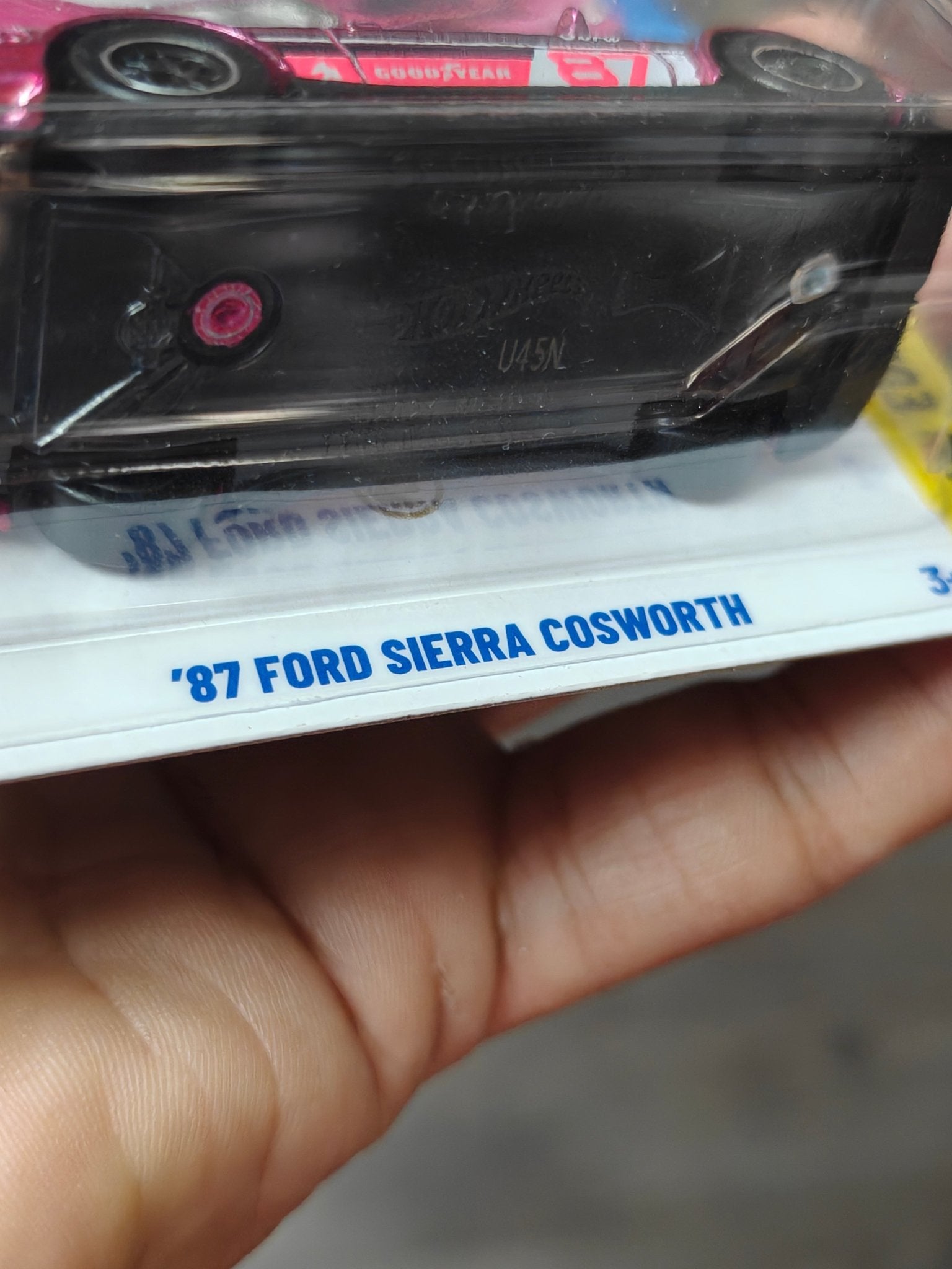 Hot Wheels 1987 Ford Sierra Cosworth Super Treasure Hunt (STH) - Kinder Logs
