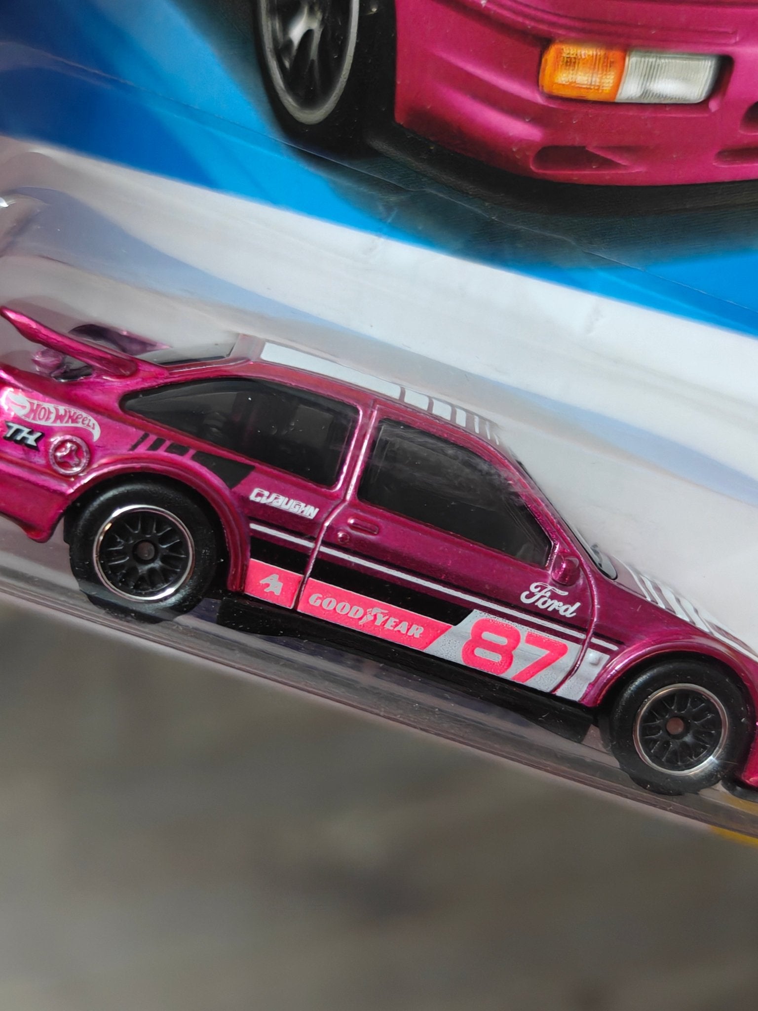 Hot Wheels 1987 Ford Sierra Cosworth Super Treasure Hunt (STH) - Kinder Logs