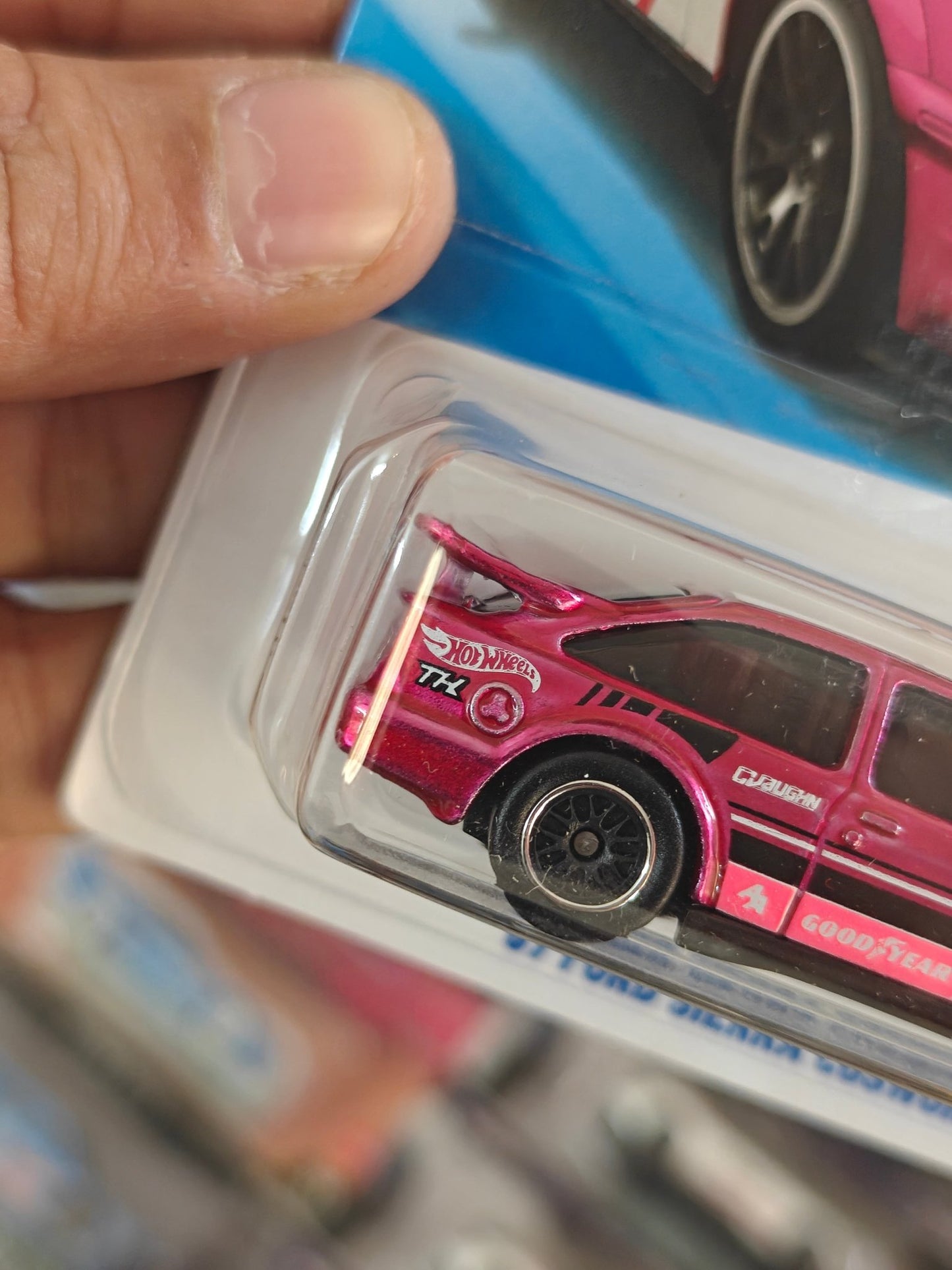 Hot Wheels 1987 Ford Sierra Cosworth Super Treasure Hunt (STH) - Kinder Logs