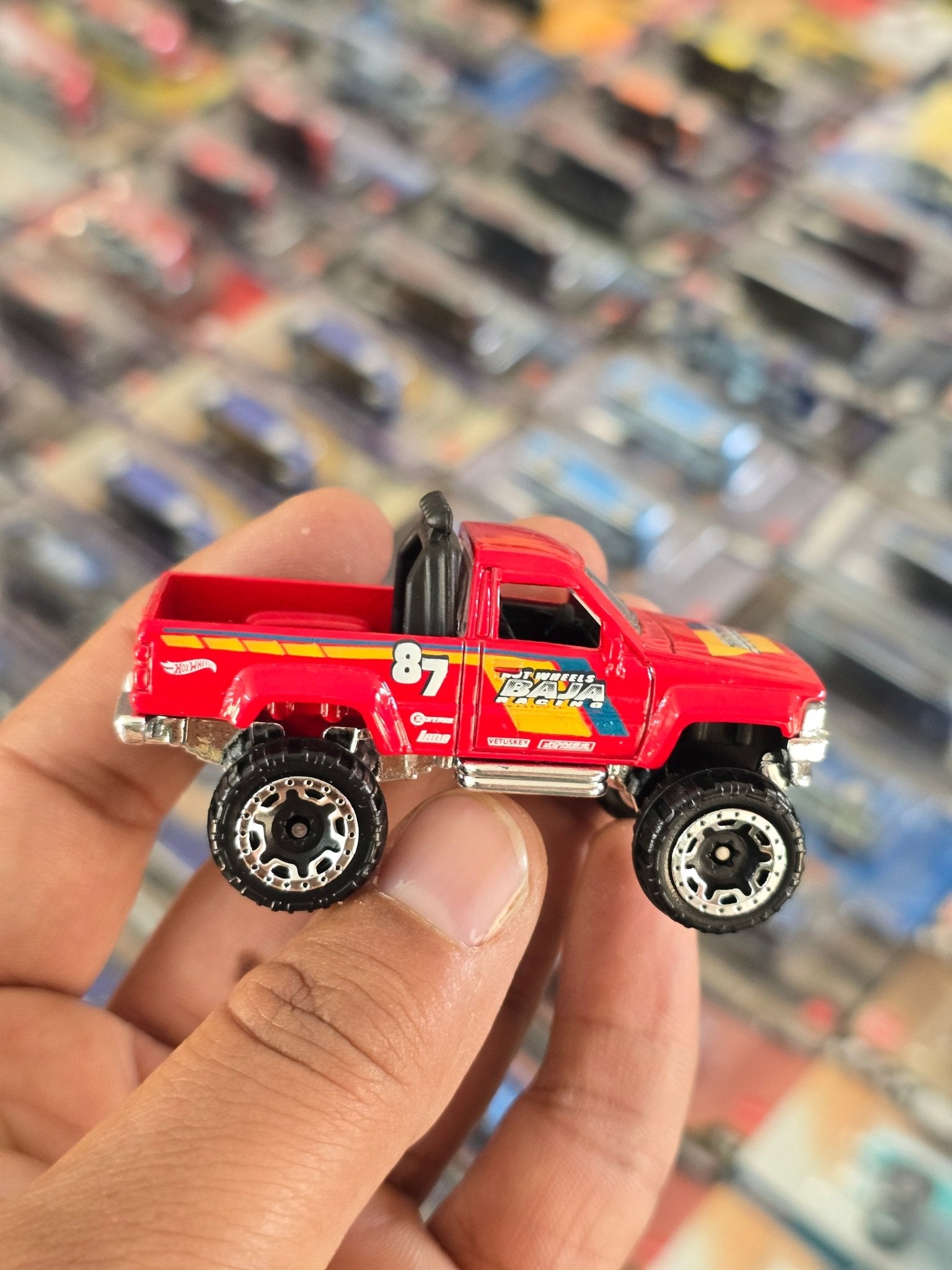 Hot Wheels 1987 Toyota Pickup Truck (Uncarded) - Kinder Logs