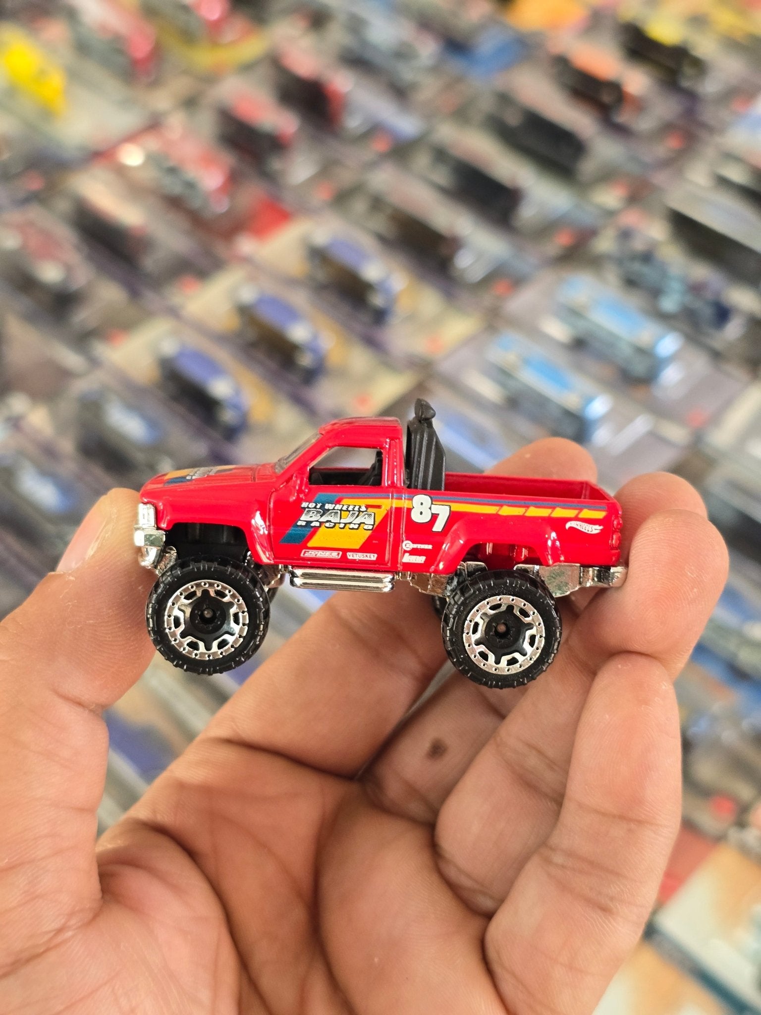Hot Wheels 1987 Toyota Pickup Truck (Uncarded) - Kinder Logs