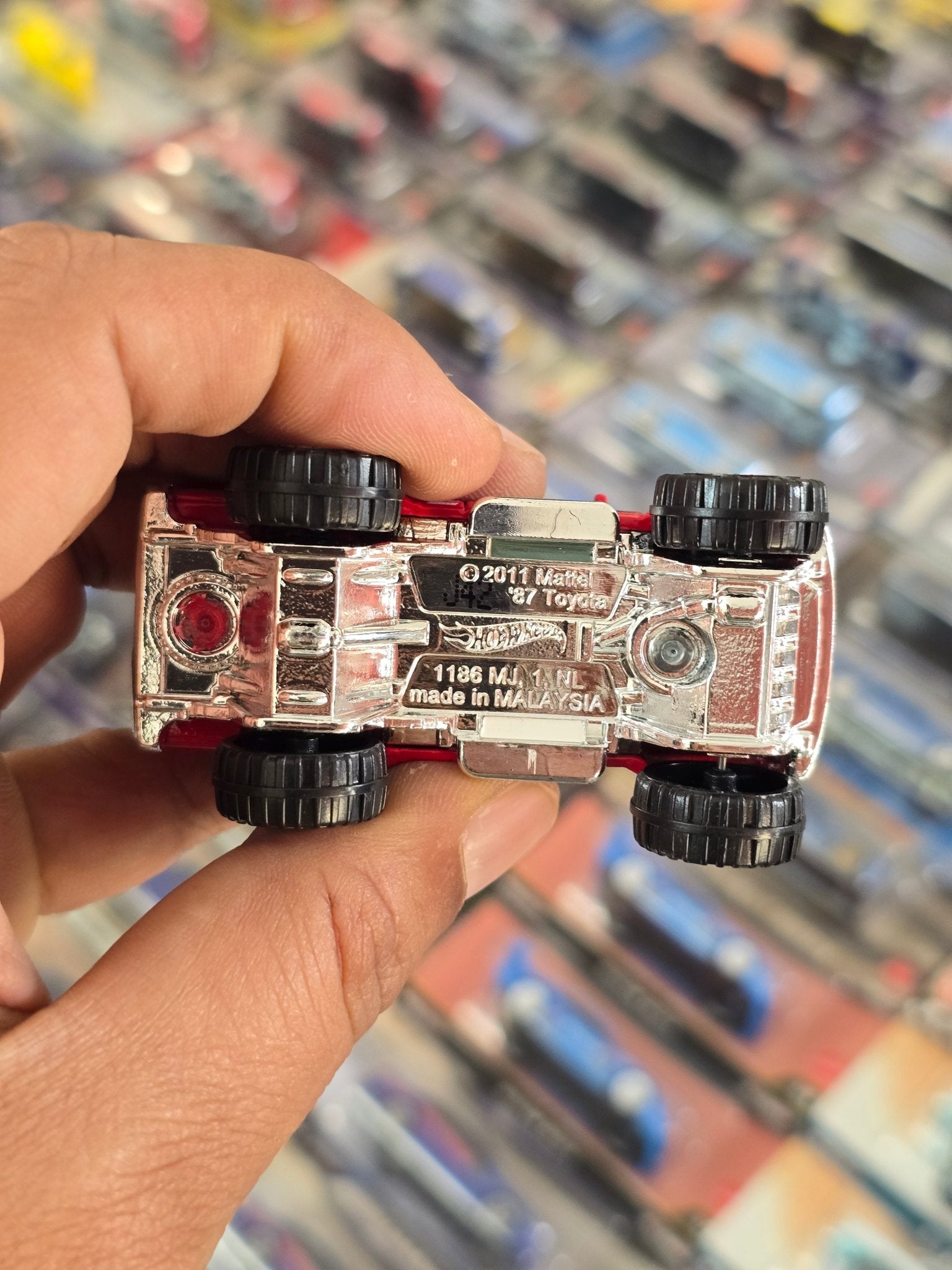 Hot Wheels 1987 Toyota Pickup Truck (Uncarded) - Kinder Logs