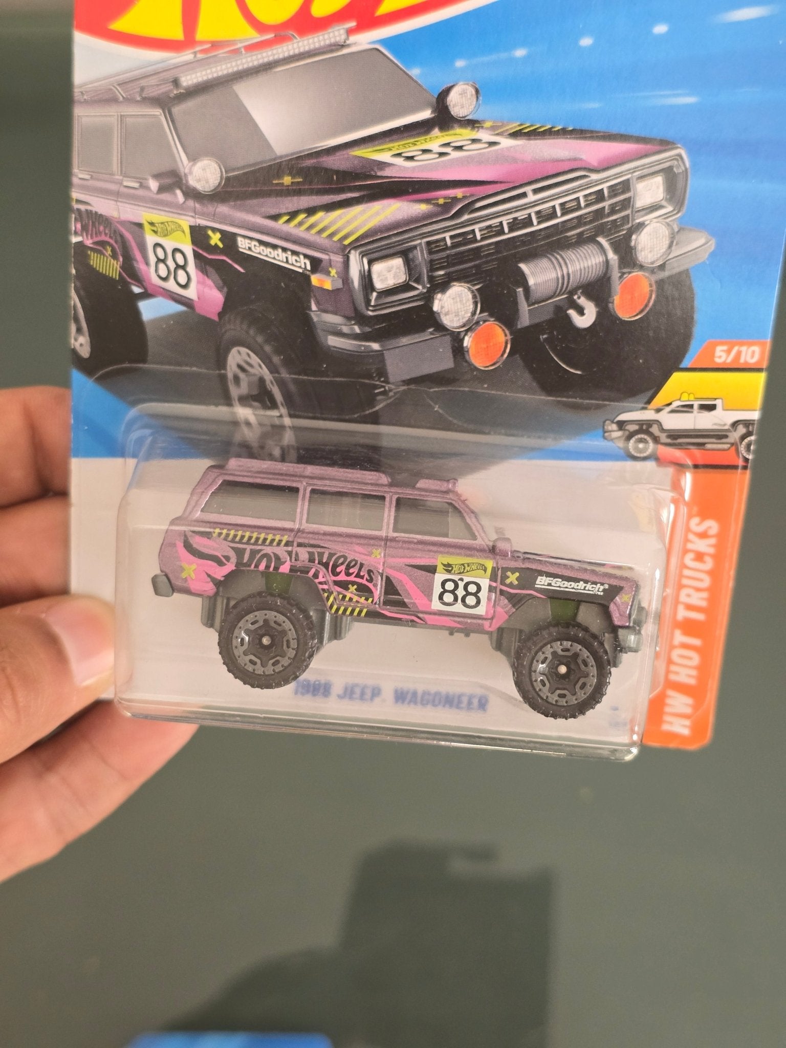Hot Wheels 1988 Jeep Wagoneer (Imported) - Kinder Logs