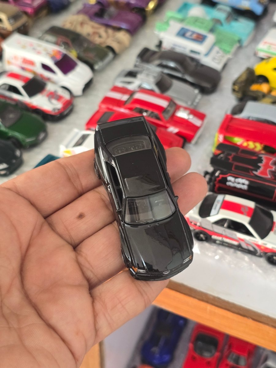 Hot Wheels 1989 Mercedes - Benz 560 SEC AMG - Black (Uncarded) - Kinder Logs