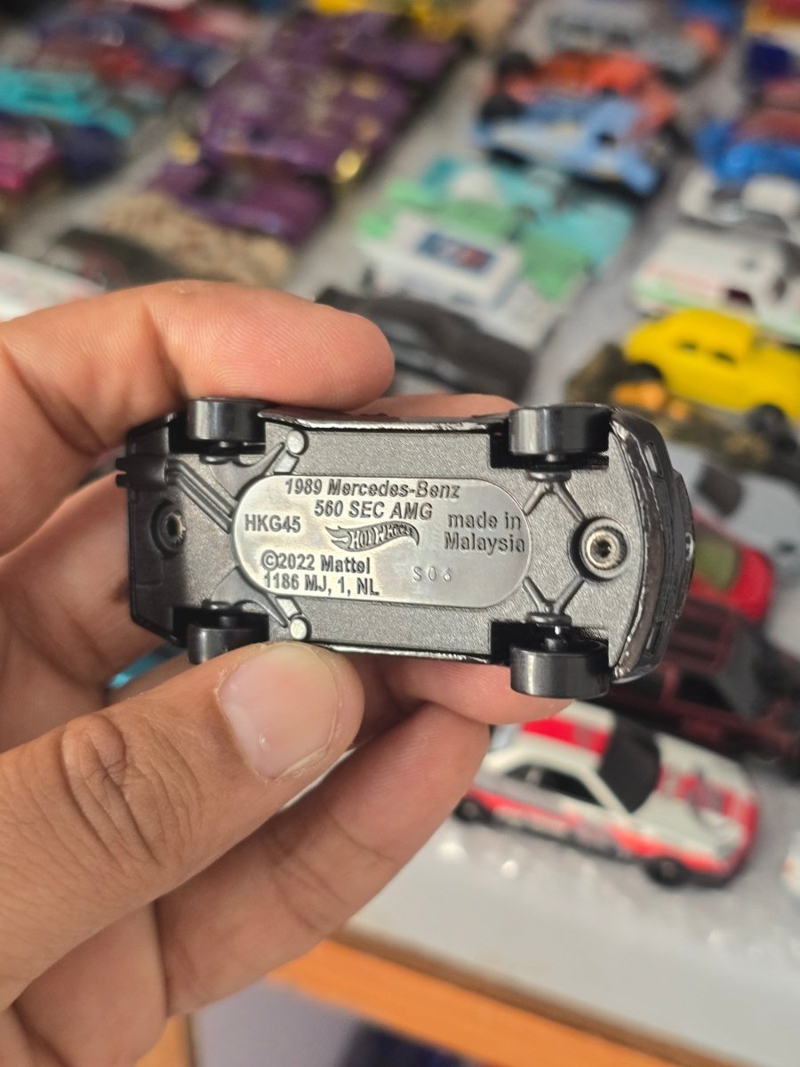 Hot Wheels 1989 Mercedes - Benz 560 SEC AMG - Black (Uncarded) - Kinder Logs