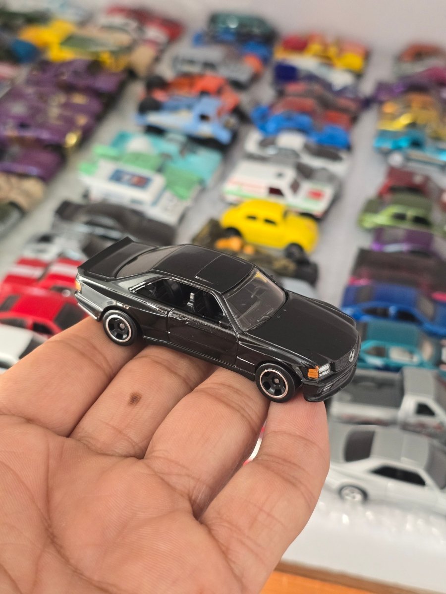 Hot Wheels 1989 Mercedes - Benz 560 SEC AMG - Black (Uncarded) - Kinder Logs