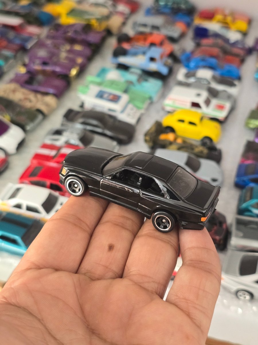 Hot Wheels 1989 Mercedes - Benz 560 SEC AMG - Black (Uncarded) - Kinder Logs