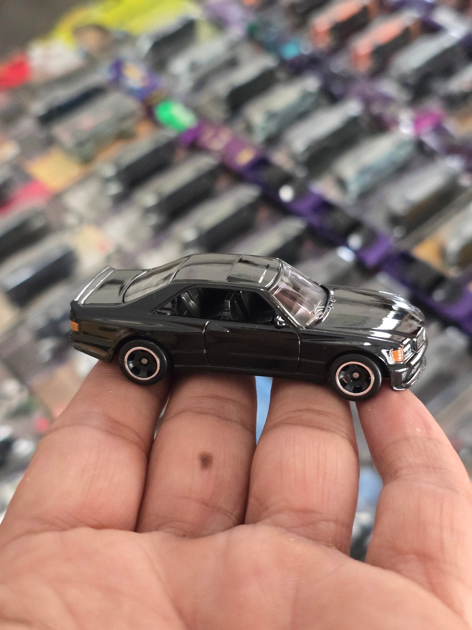 Hot Wheels 1989 Mercedes - Benz 560 SEC AMG - Black (Uncarded) - Kinder Logs