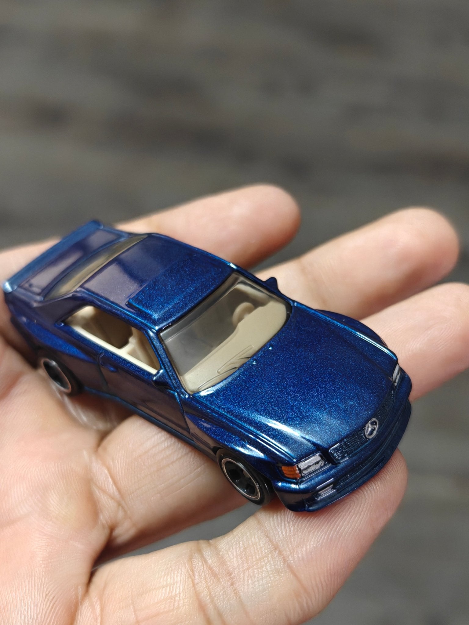 Hot Wheels 1989 Mercedes - Benz 560 SEC AMG - Dark Blue (Uncarded) - Kinder Logs