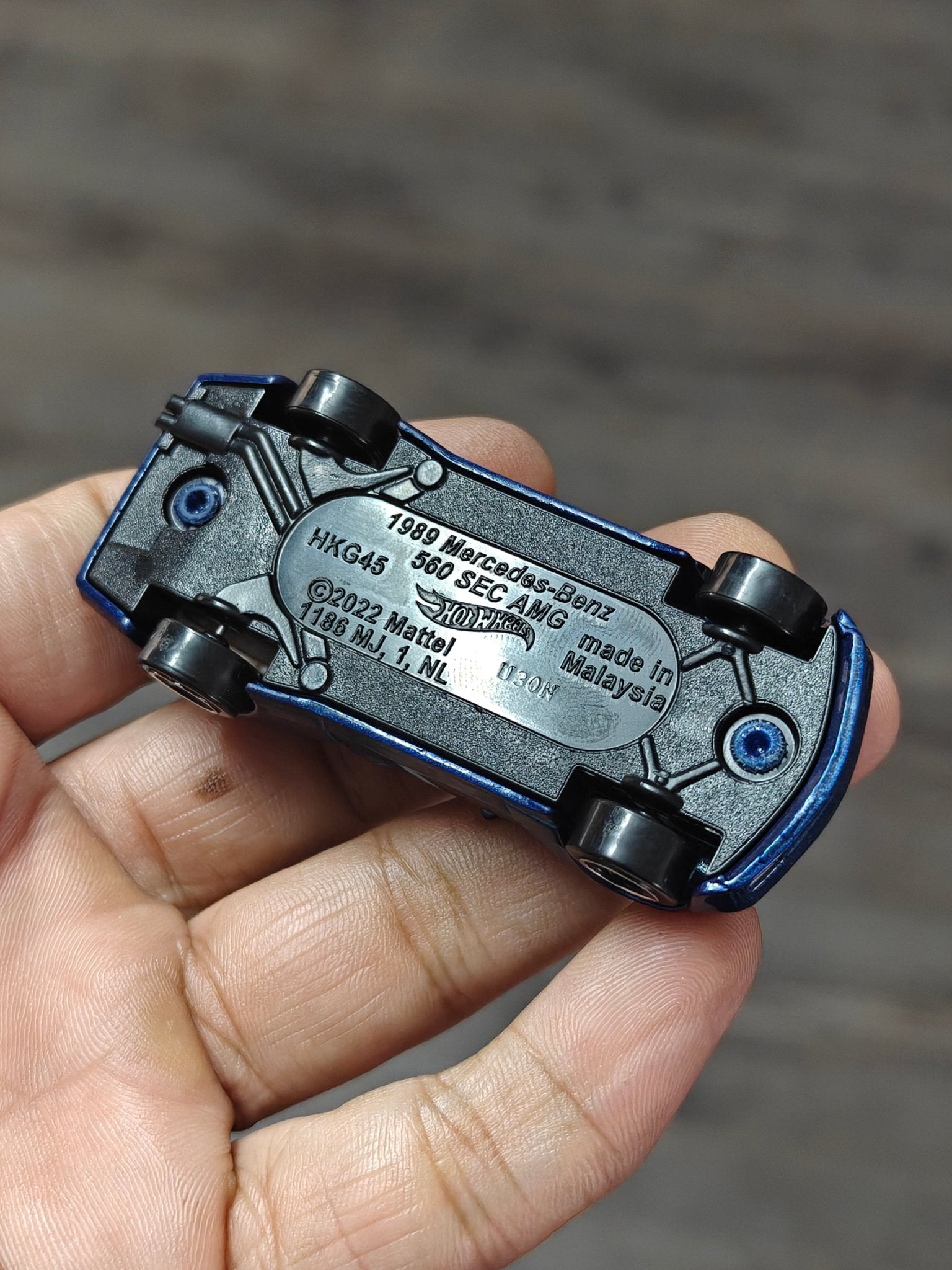 Hot Wheels 1989 Mercedes - Benz 560 SEC AMG - Dark Blue (Uncarded) - Kinder Logs