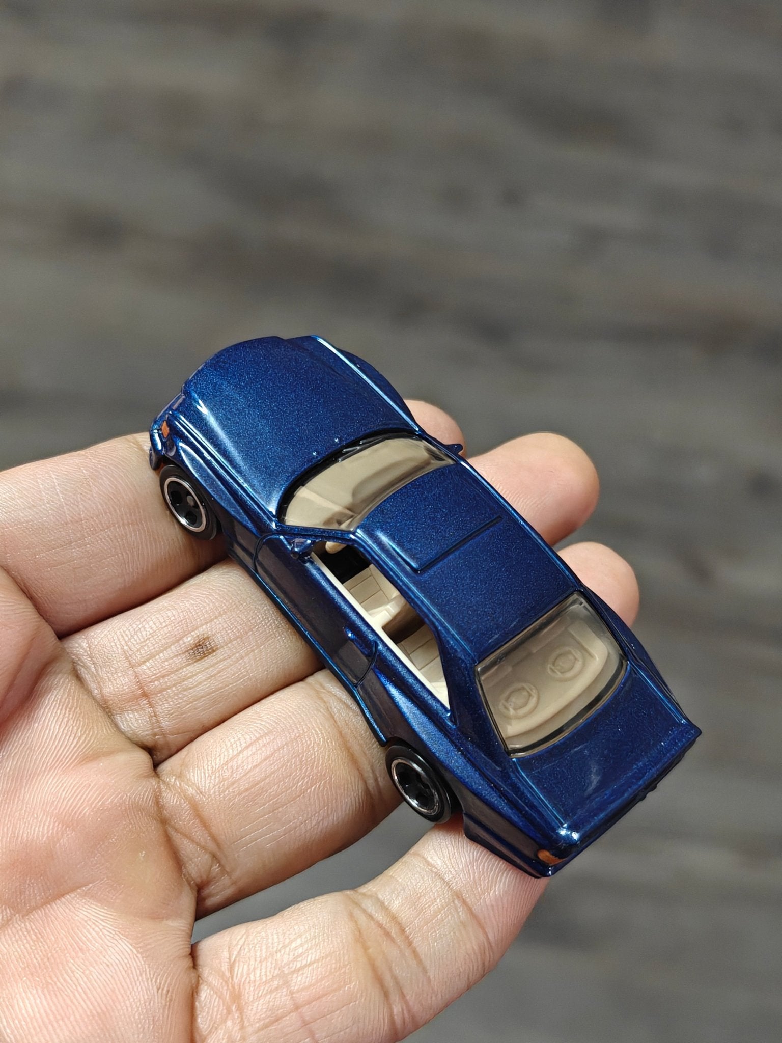 Hot Wheels 1989 Mercedes - Benz 560 SEC AMG - Dark Blue (Uncarded) - Kinder Logs