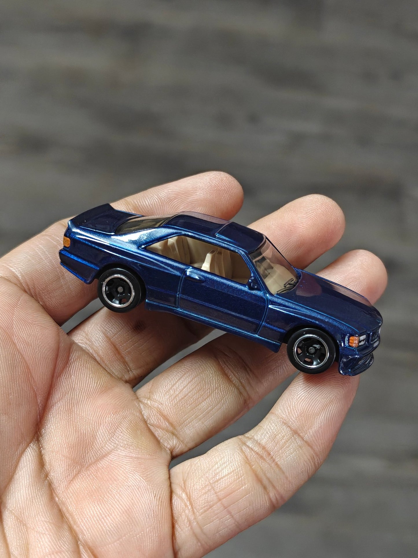 Hot Wheels 1989 Mercedes - Benz 560 SEC AMG - Dark Blue (Uncarded) - Kinder Logs