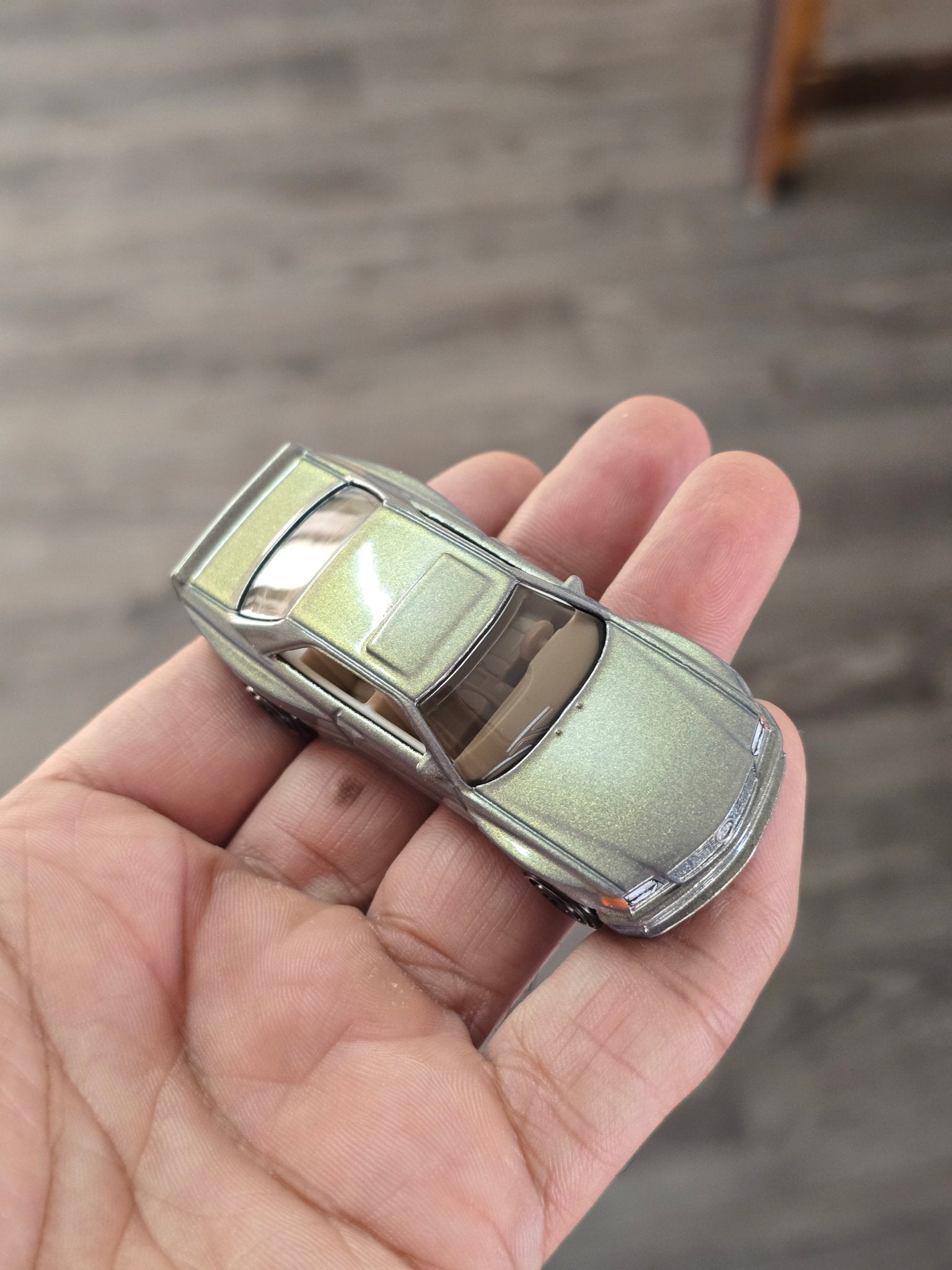 Hot Wheels 1989 Mercedes - Benz 560 SEC AMG - Glitter Gold (Uncarded - New) - Kinder Logs