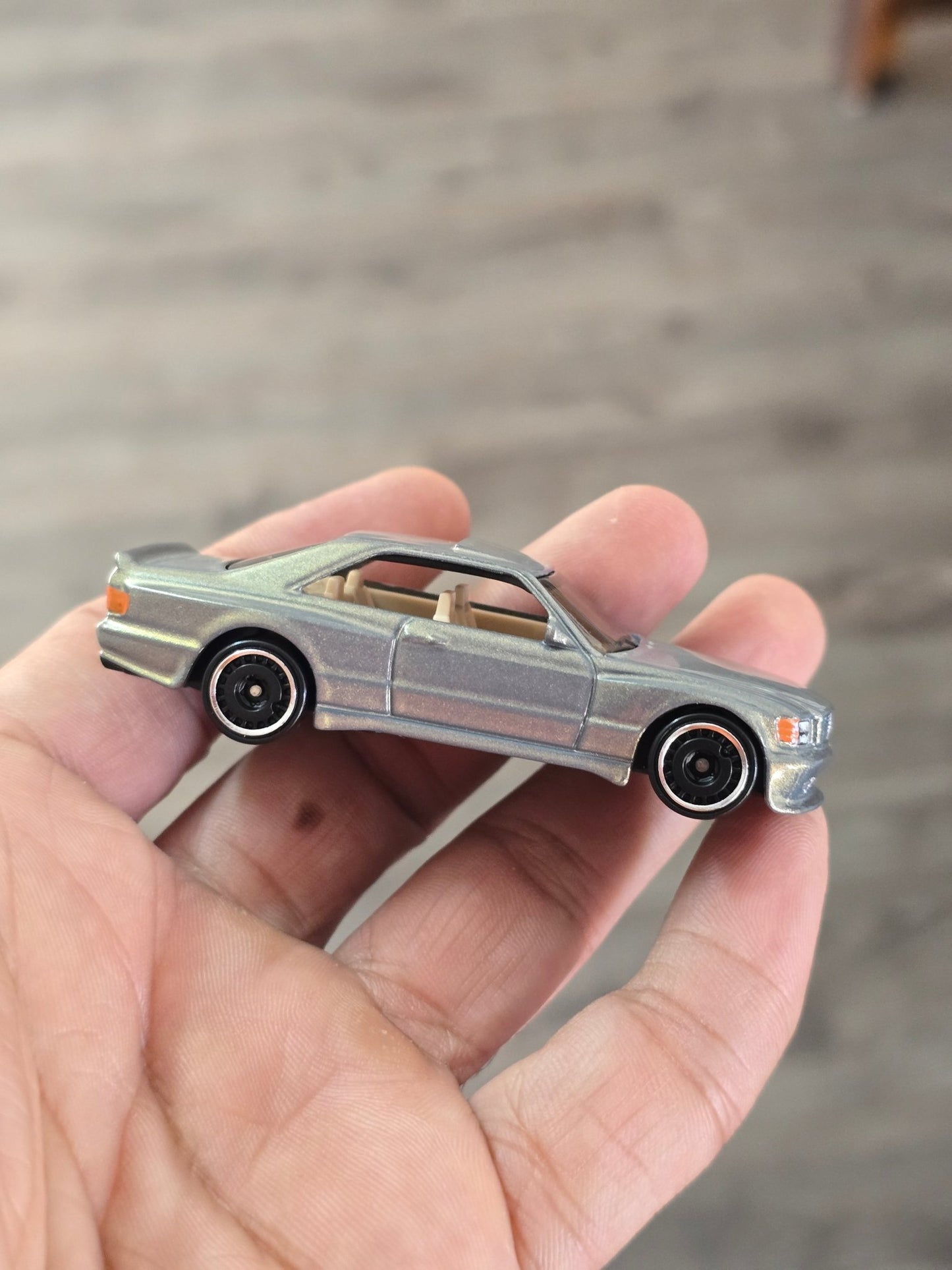 Hot Wheels 1989 Mercedes - Benz 560 SEC AMG - Glitter Gold (Uncarded - New) - Kinder Logs