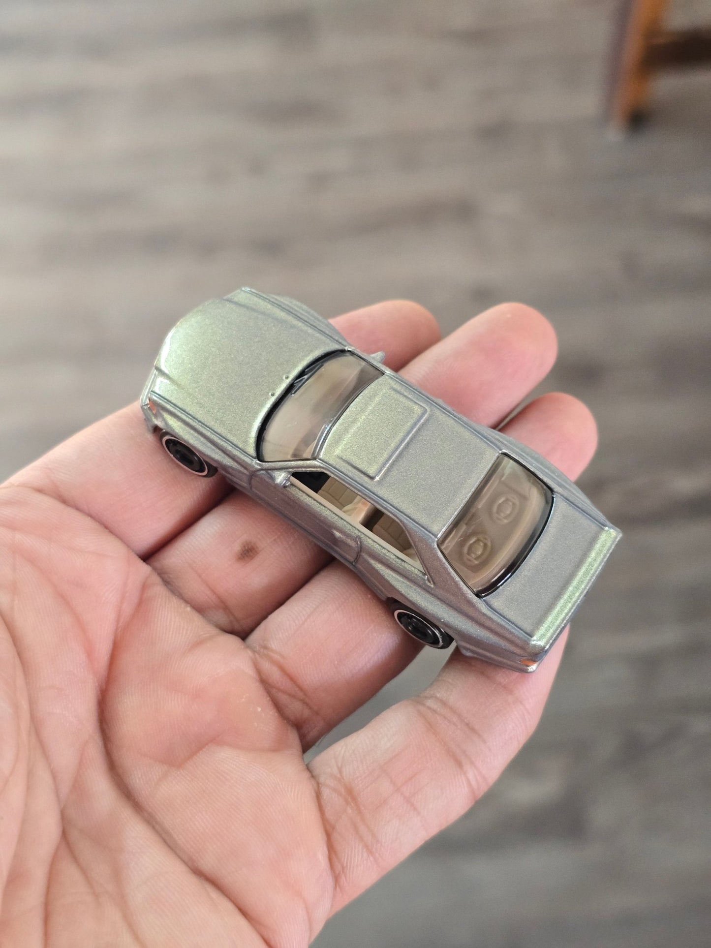 Hot Wheels 1989 Mercedes - Benz 560 SEC AMG - Glitter Gold (Uncarded - New) - Kinder Logs