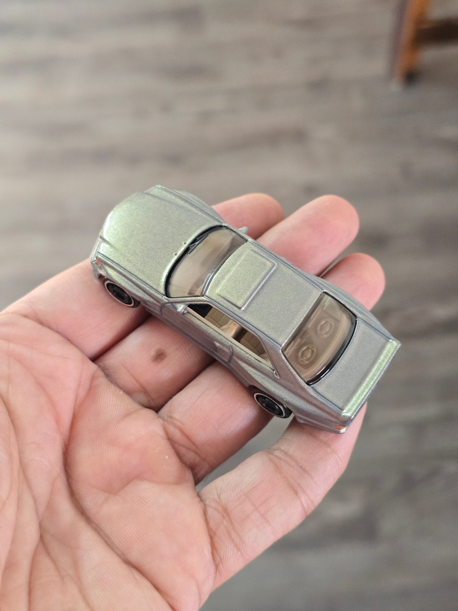 Hot Wheels 1989 Mercedes - Benz 560 SEC AMG - Glitter Gold (Uncarded - New) - Kinder Logs