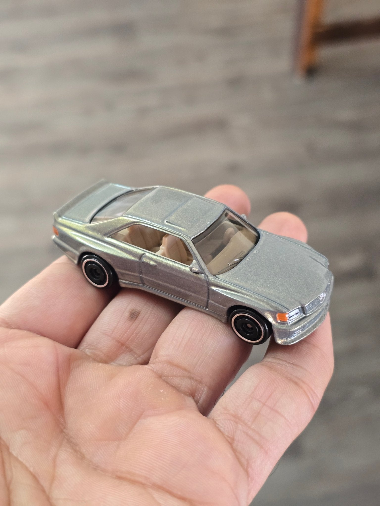 Hot Wheels 1989 Mercedes - Benz 560 SEC AMG - Glitter Gold (Uncarded - New) - Kinder Logs