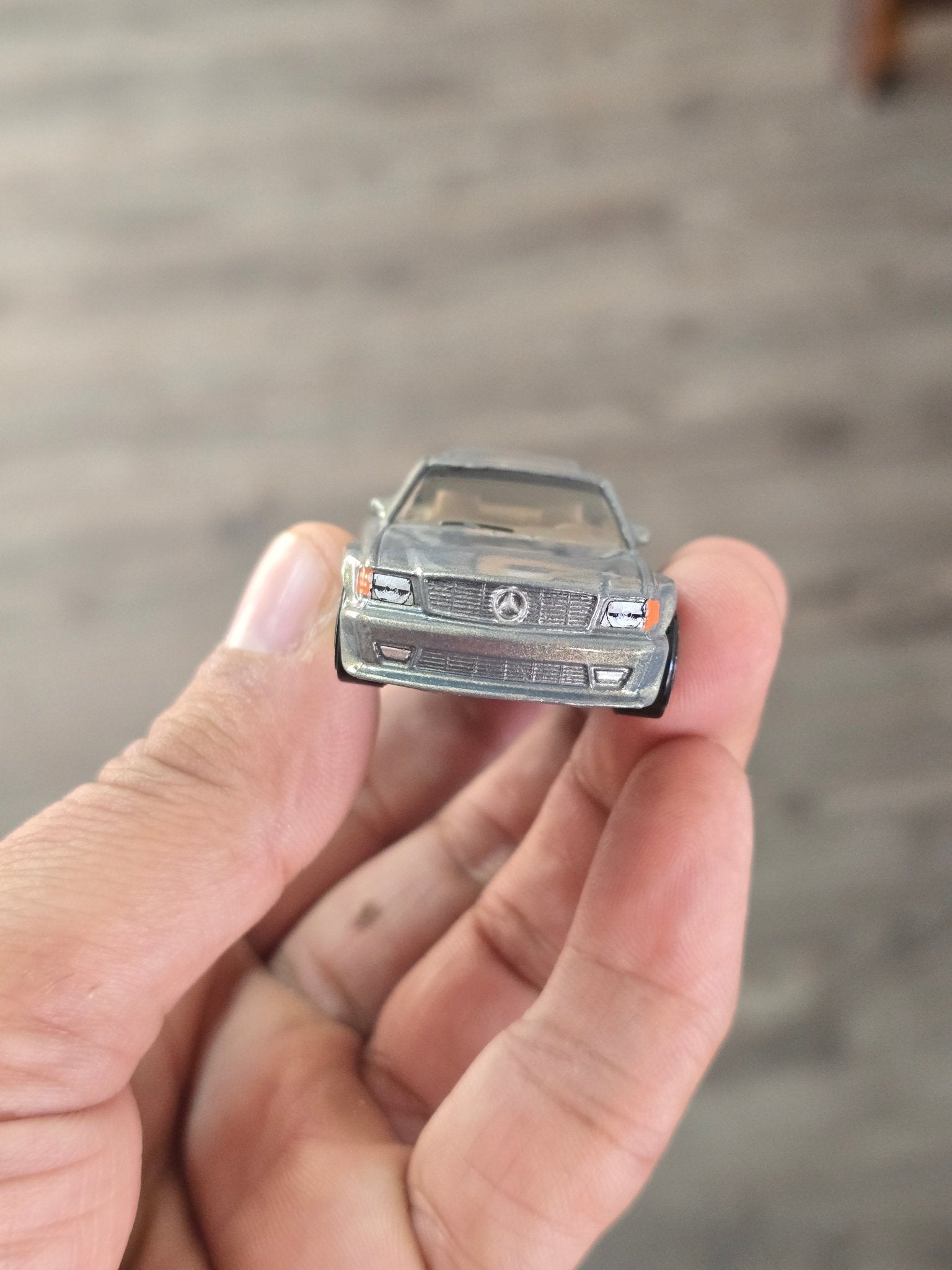 Hot Wheels 1989 Mercedes - Benz 560 SEC AMG - Glitter Gold (Uncarded - New) - Kinder Logs