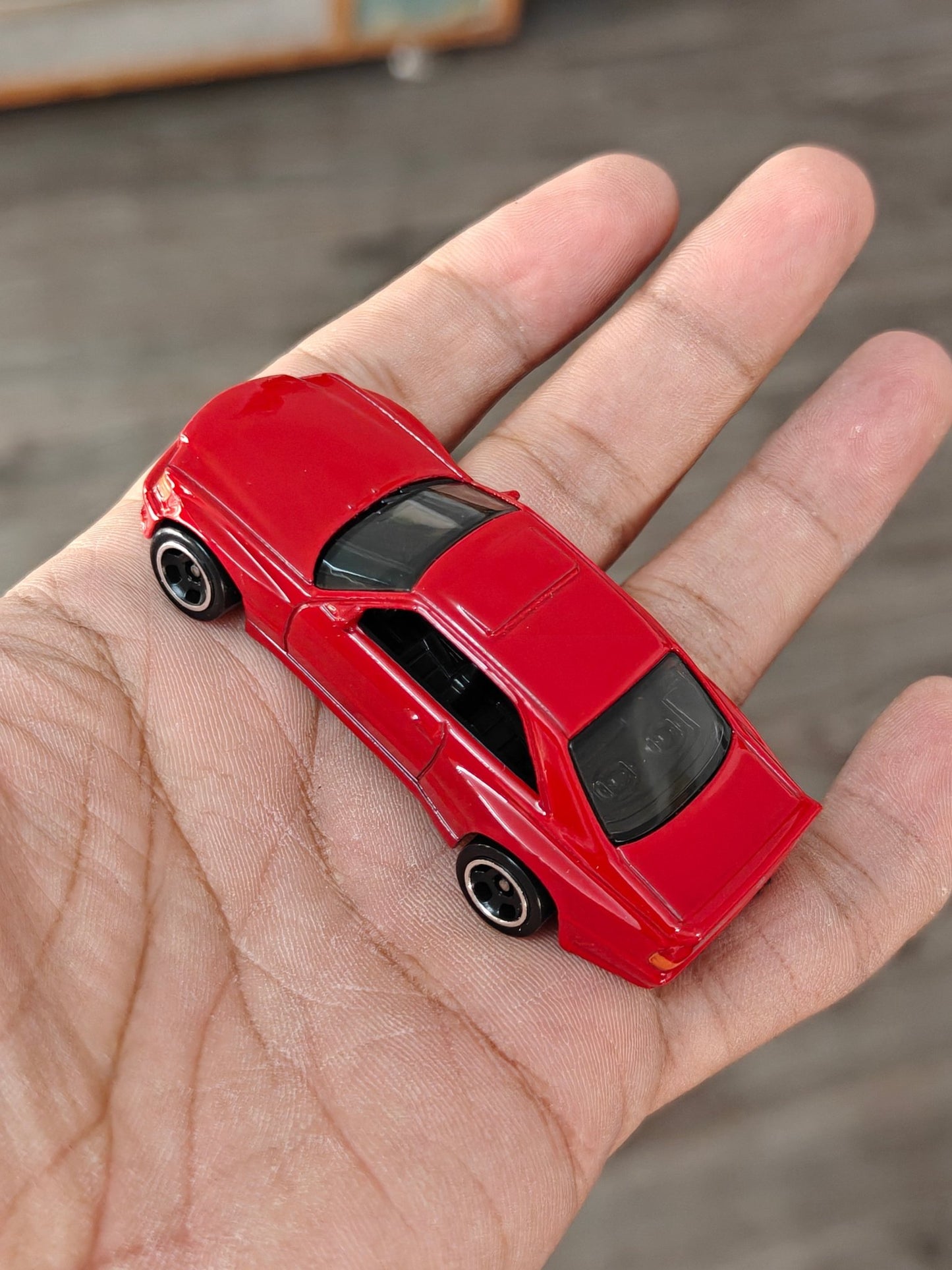 Hot Wheels 1989 Mercedes-Benz 560 SEC AMG - Red (Uncarded - New) - Kinder Logs