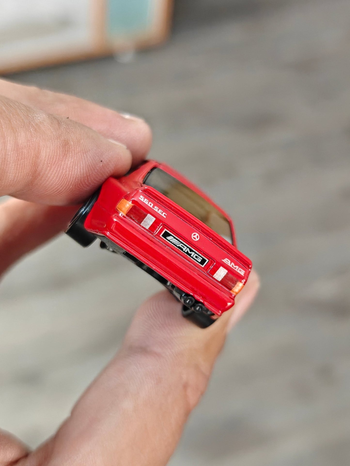 Hot Wheels 1989 Mercedes-Benz 560 SEC AMG - Red (Uncarded - New) - Kinder Logs