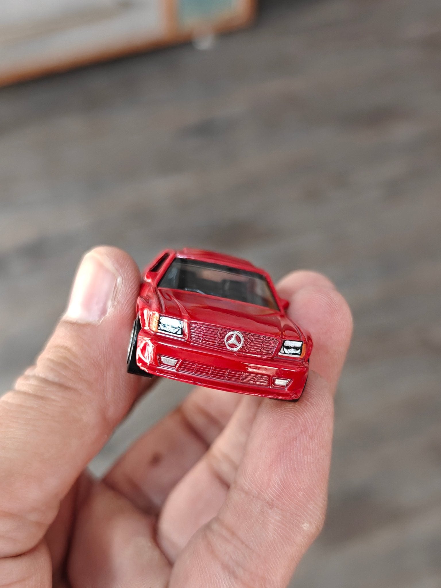 Hot Wheels 1989 Mercedes-Benz 560 SEC AMG - Red (Uncarded - New) - Kinder Logs