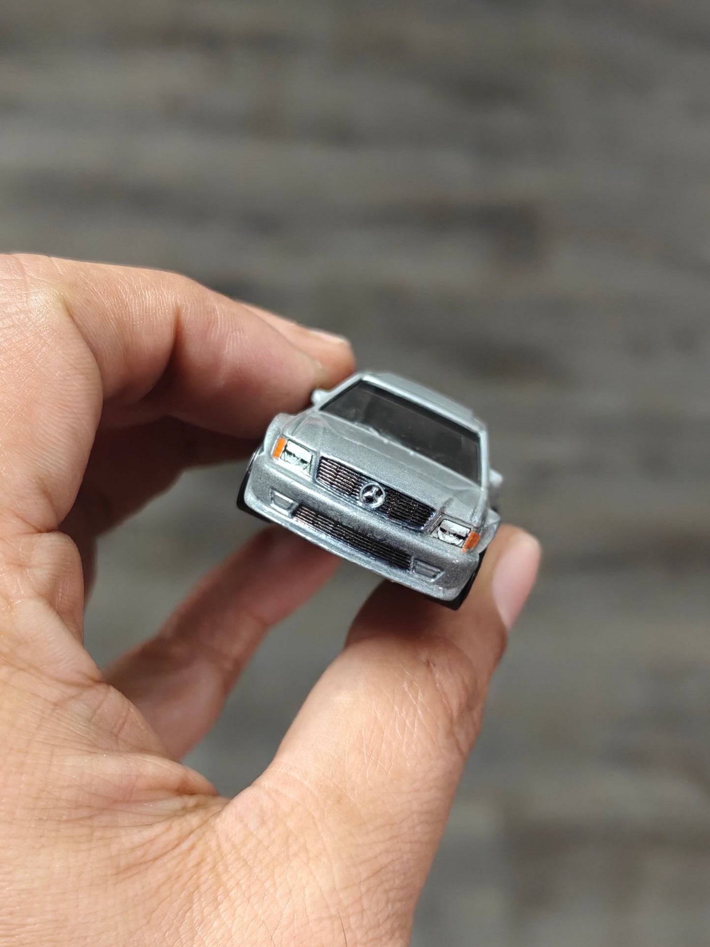 Hot Wheels 1989 Mercedes - Benz 560 SEC AMG - Silver (Uncarded) - Kinder Logs