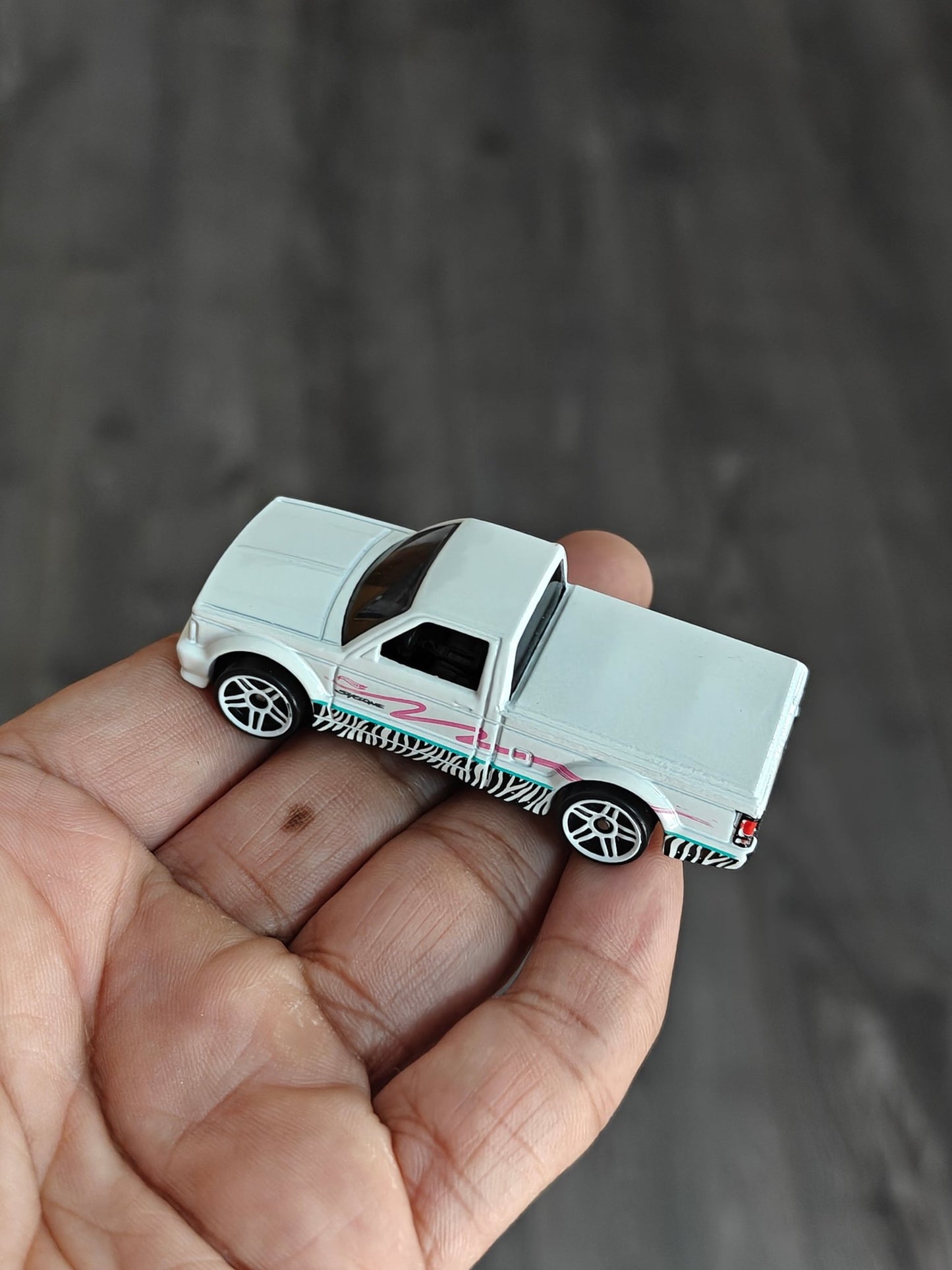 Hot Wheels 1991 GMC Syclone - White (Uncarded - New) - Kinder Logs