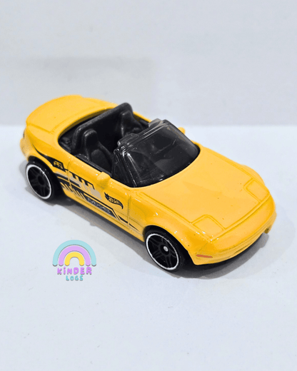 Hot Wheels 1991 Mazda MX - 5 Miata - Yellow (Uncarded) - Kinder Logs