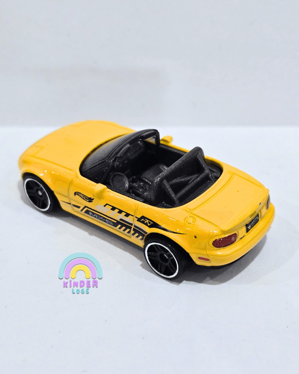 Hot Wheels 1991 Mazda MX - 5 Miata - Yellow (Uncarded) - Kinder Logs