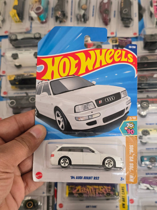 Hot Wheels 1994 Audi Avant RS2 - White (Imported) - Kinder Logs