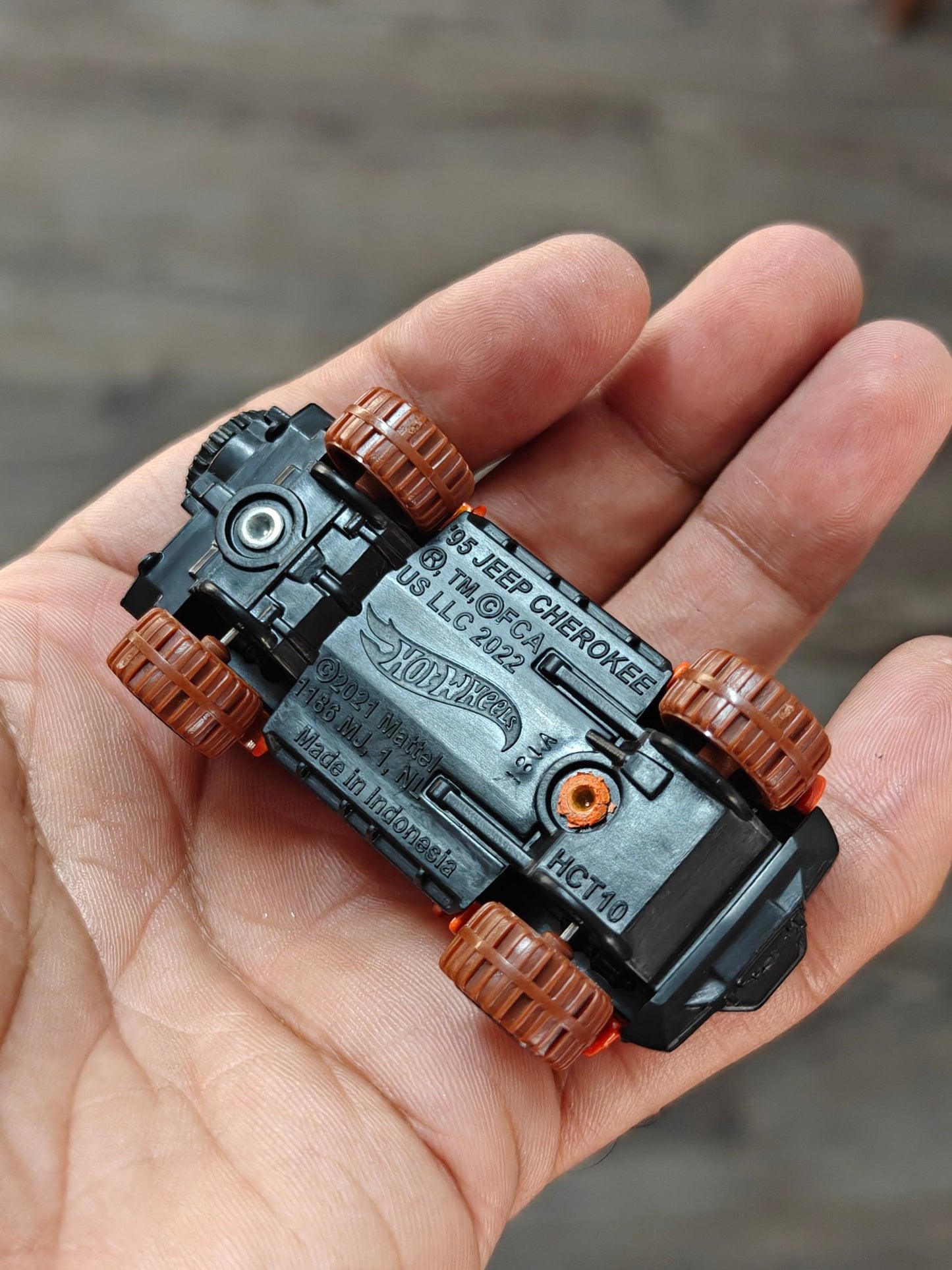 Hot Wheels 1995 Jeep Cherokee - Orange (Uncarded) - Kinder Logs
