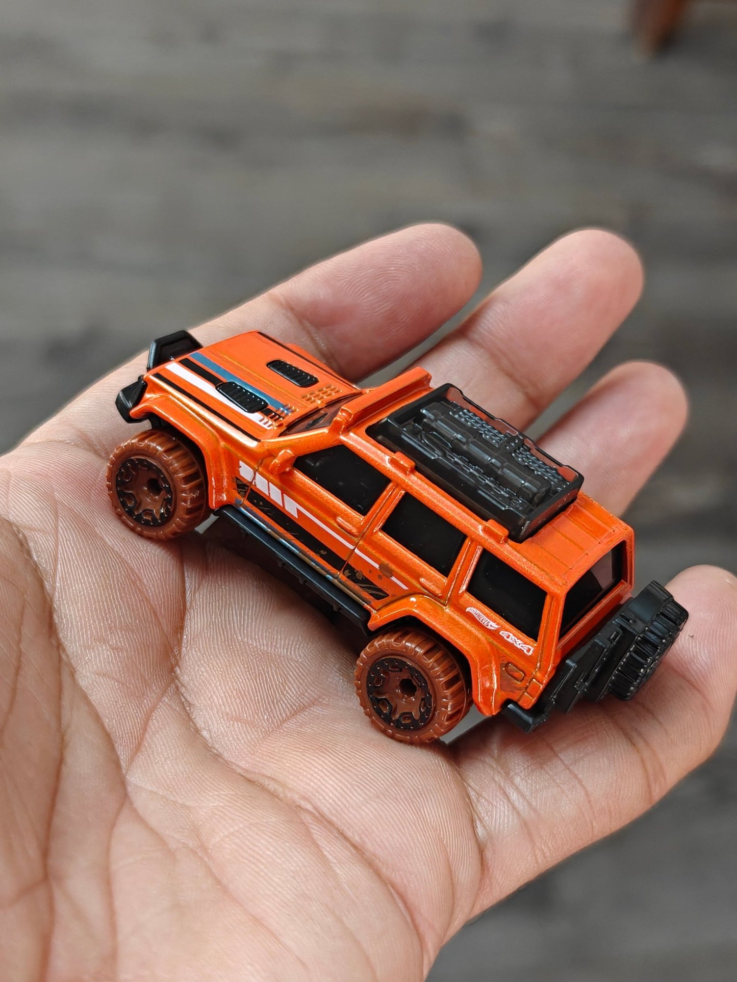 Hot Wheels 1995 Jeep Cherokee - Orange (Uncarded) - Kinder Logs