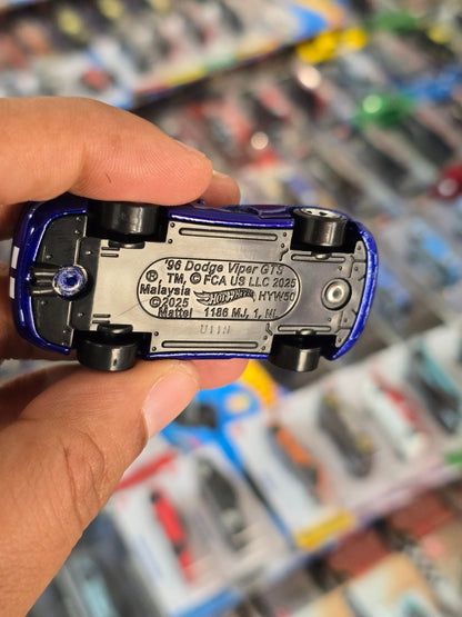 Hot Wheels 1996 Dodge Viper GTS (Uncarded) - Kinder Logs