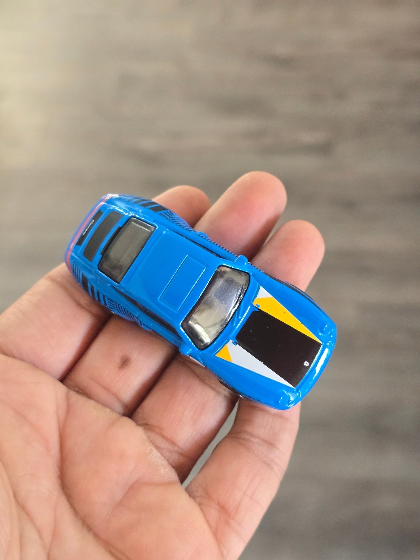 Hot Wheels 1996 Porsche Carrera Magnus Walker (Uncarded - New) - Kinder Logs