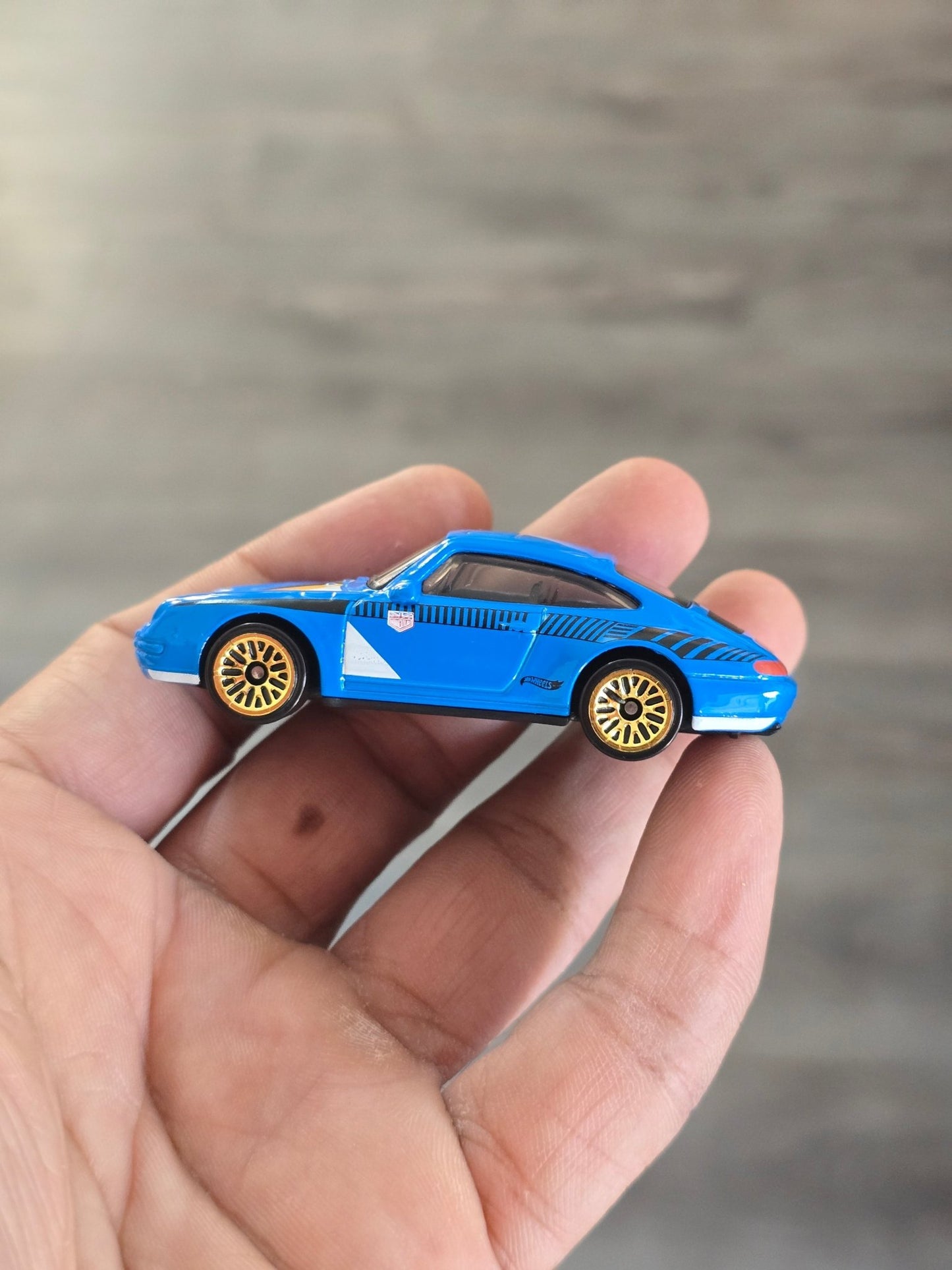 Hot Wheels 1996 Porsche Carrera Magnus Walker (Uncarded - New) - Kinder Logs