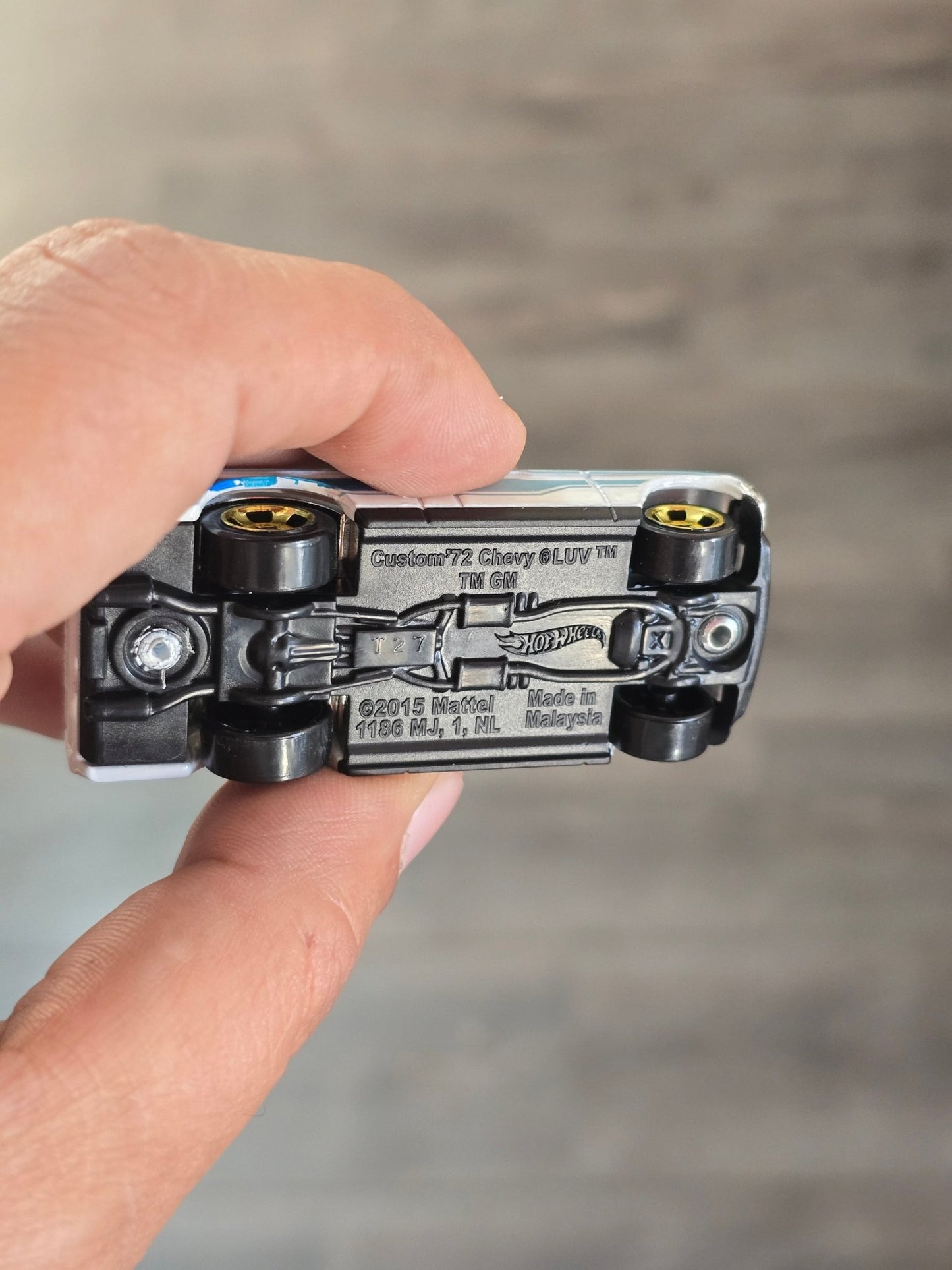 Hot Wheels 1999 Ford F - 150 SVT Lightning - Silver (Uncarded - New) - Kinder Logs