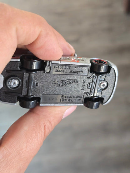 Hot Wheels 1999 Ford F - 150 SVT Lightning - Silver (Uncarded - New) - Kinder Logs