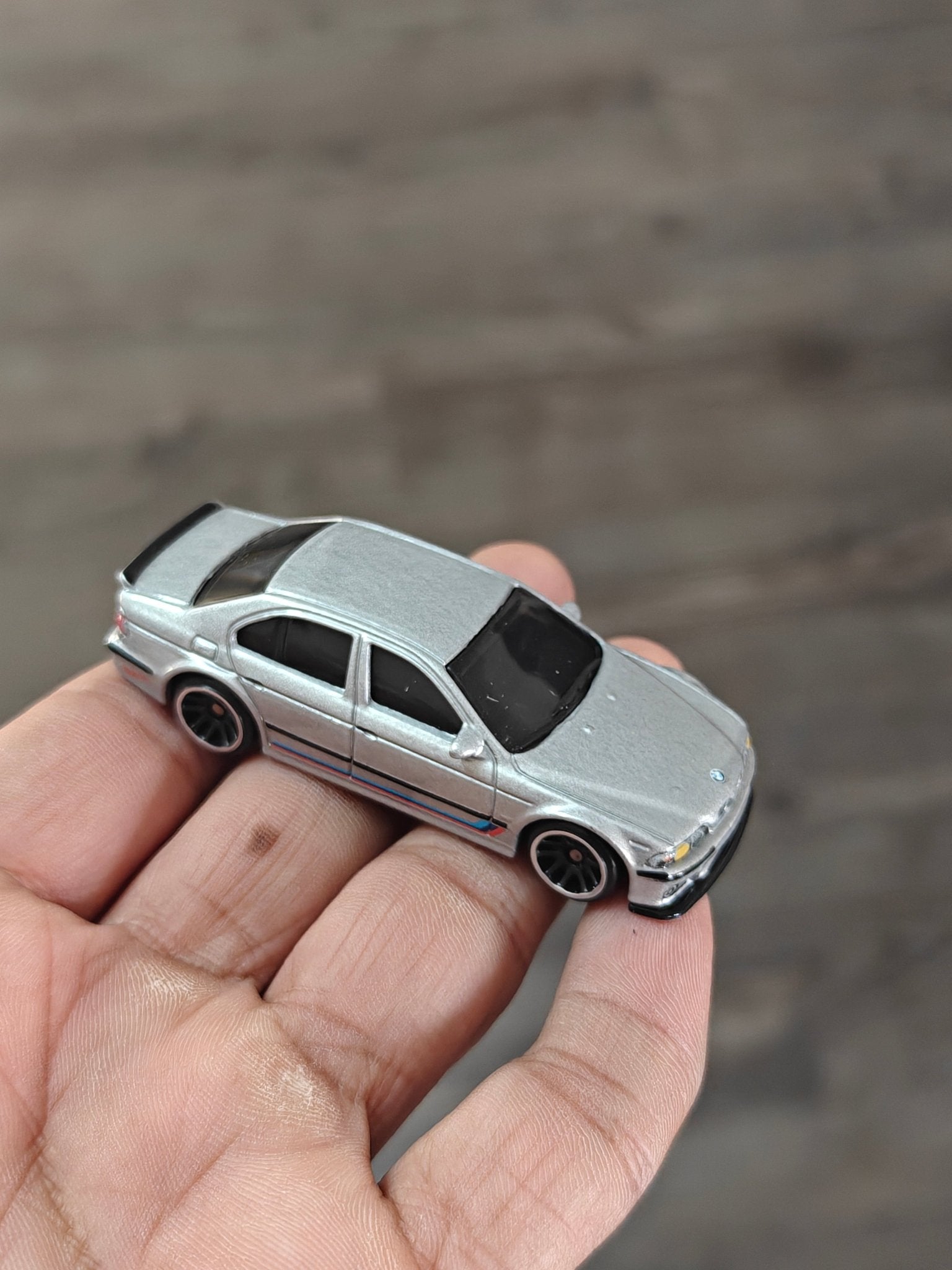 Hot Wheels 2001 BMW M5 - Silver (Uncarded) - Kinder Logs