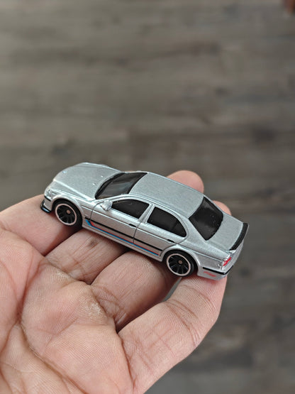Hot Wheels 2001 BMW M5 - Silver (Uncarded) - Kinder Logs