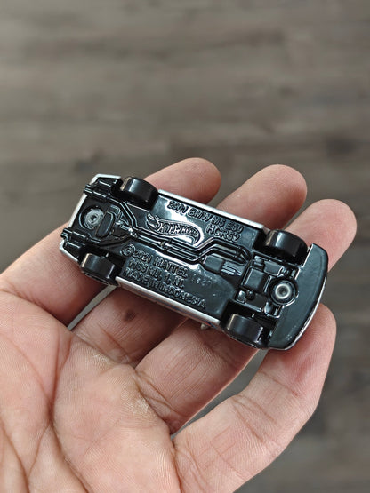 Hot Wheels 2001 BMW M5 - Silver (Uncarded) - Kinder Logs