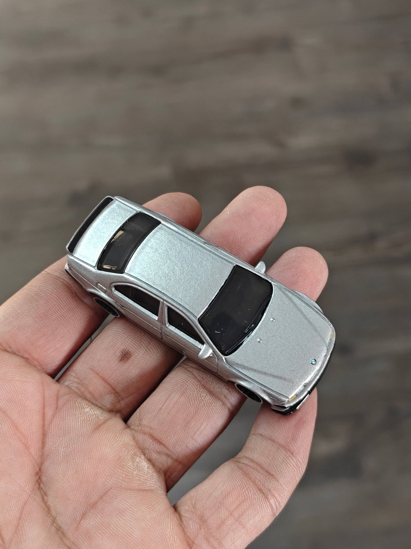 Hot Wheels 2001 BMW M5 - Silver (Uncarded) - Kinder Logs