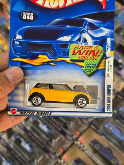 Hot Wheels 2001 Mini Cooper - Collector No. 040 - Kinder Logs
