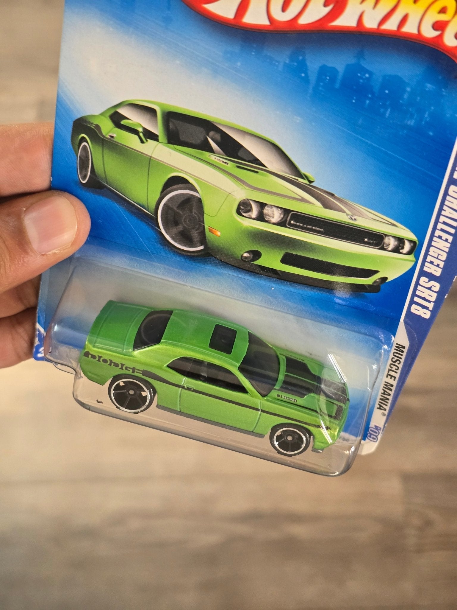 Hot Wheels 2008 Dodge Challenger SRT8 (2009 Imported Card) - Kinder Logs