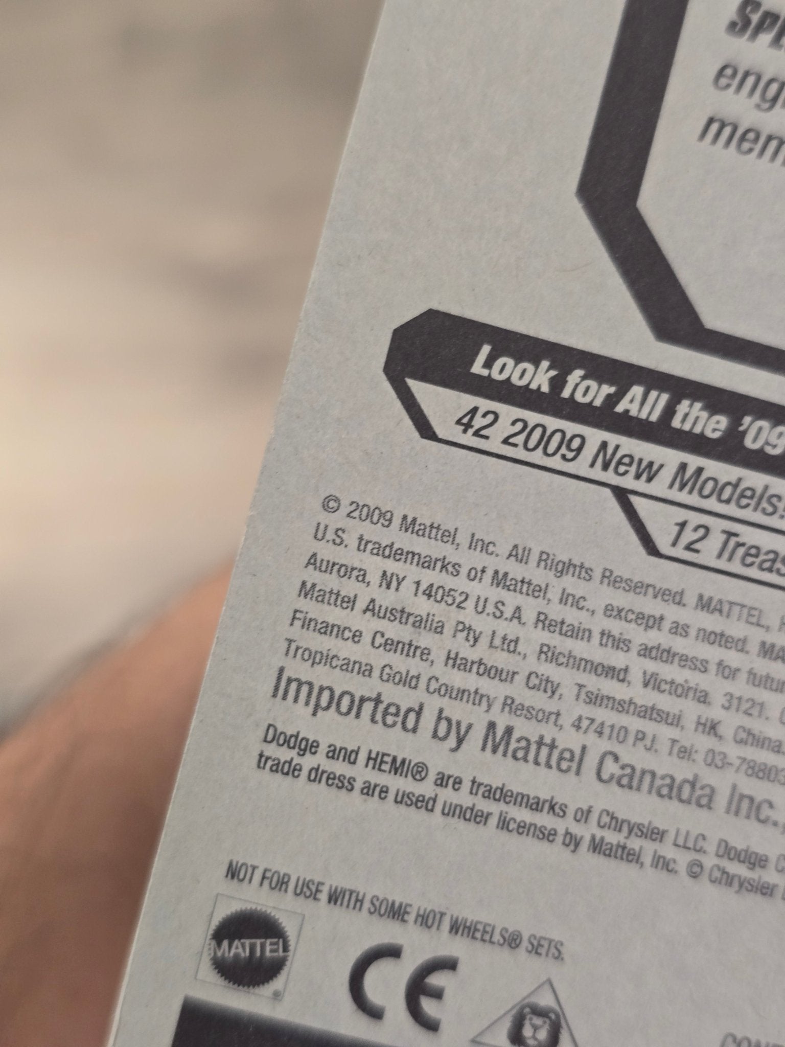 Hot Wheels 2008 Dodge Challenger SRT8 (2009 Imported Card) - Kinder Logs